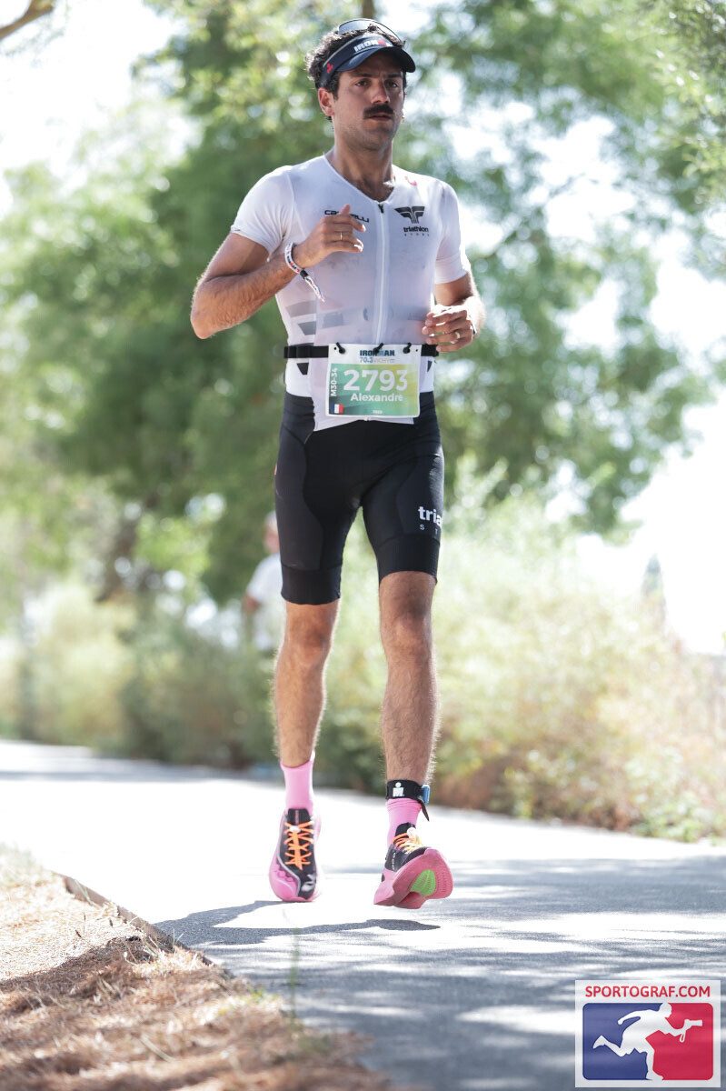 Dr Alexandre Hage on the run leg of a triathlon